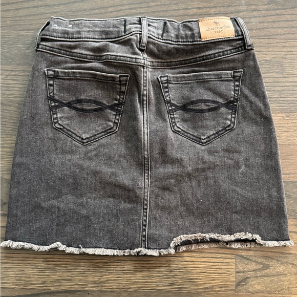 Abercrombie & Fitch kids Charcoal Button-Down Mini Skirt NWT 11/12 - Picture 2 of 5
